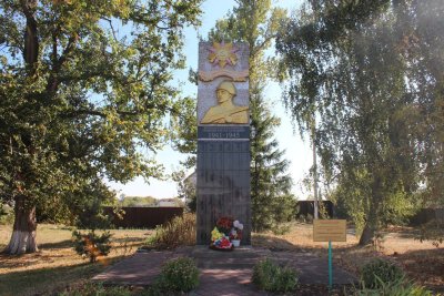 Братская могила советских воинов, погибших в боях с фашистскими захватчиками в 1943 году. Захоронен 51 человек, имена установлены /  / Белгородская область