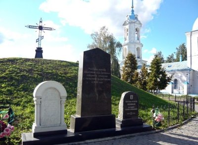 Братская могила защитников г. Зарайска от поляков в 1608 г. /  / Московская область
