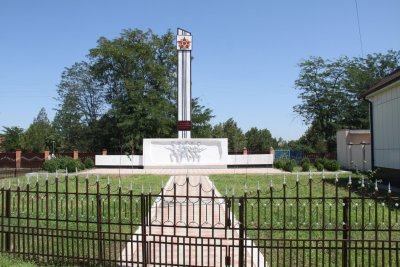 Братская могила участников гражданской войны, погибших от рук деникинцев в 1919 г. /  / Чеченская республика