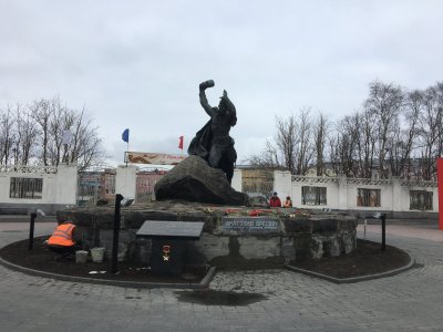 Памятник Герою Советского Союза Бредову А. /  / Мурманская область