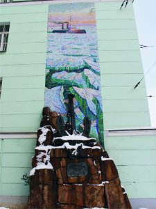 Памятник «дедушке» ледокольного флота-ледоколу «Ермак» /  / Мурманская область