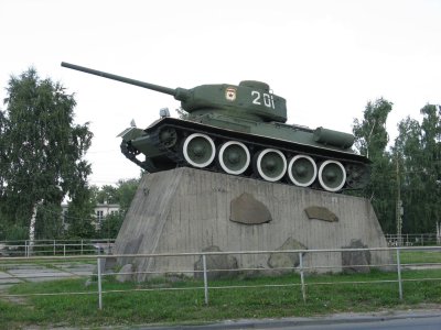 Танк "Т-34", установленный в честь освобождения Петрозаводска от фашистских захватчиков /  / Республика Карелия
