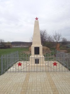 Братская могила 11 советских воинов /  / Краснодарский край