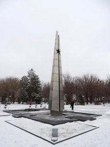 Братская могила советских воинов, погибших в боях на подступах к Астрахани в феврале 1943 г. /  / Астраханская область