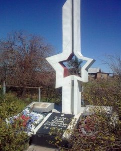 Братская могила воинов Советской Армии, погибших в борьбе за Родину 26 августа 1942 г. /  / Астраханская область