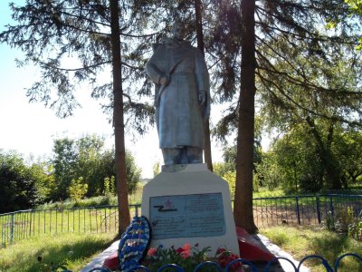 Братская могила 11 советских воинов, погибших в 1941 и 1943 гг. в боях с немецко-фашистскими захватчиками /  / Брянская область