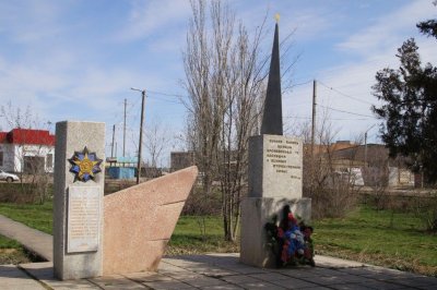 Братская могила воинов Советской Армии погибших в Отечественной войне в 1942 г. /  / Астраханская область
