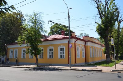 Дом, в котором в 1918 г. был открыт первый советский литературный музей-библиотека И.С.Тургенева /  / Орловская область