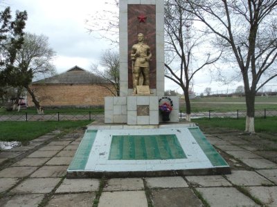Братская могила 29 воинов и 6-ти членов партактива, погибших в 1942-43 гг. /  / Ставропольский край