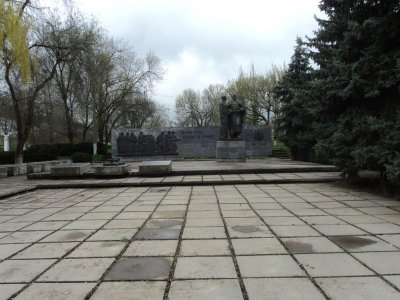 Братская могила 18 воинов Советский Армии, погибших в 1942-43 гг. /  / Ставропольский край