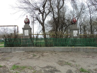 Братская могила 6 - ти партизан, погибших в годы гражданской войны /  / Ставропольский край