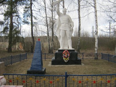 Братская могила  3 советских воинов, погибших в годы гражданской войны /  / Брянская область