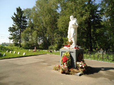 Кладбище, где похоронены воины, умершие от ран в годы Великой Отечественной войны /  / Ярославская область