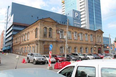 Здание, где в красноармейском клубе в августе-ноябре 1919 г. неоднократно выступал чешский писатель Ярослав Гашек /  / Челябинская область