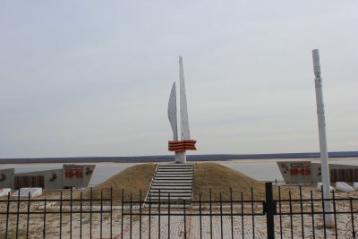 Памятник воинам - землякам, погибшим в годы Великой Отечественной войны (1941-1945) / Хангаласский / Республика Саха (Якутия)