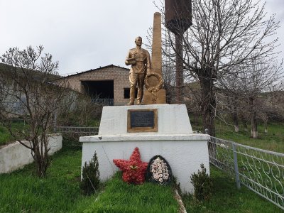 Братская могила с памятником /  / Кабардино-Балкарская республика