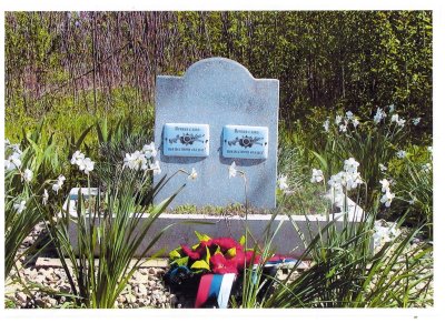 Братская могила 2 советских летчиков, погибших в боях с фашистскими захватчиками /  / Краснодарский край