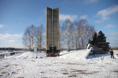 Мемориальный комплекс в честь лыжников-разведчиков мотострелковой бригады особого назначения, погибших 23 января 1942 г. /  / Калужская область