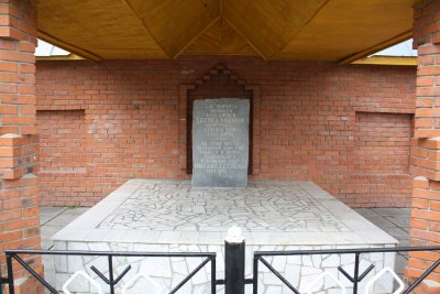 Памятный камень, установленный на месте дома, где родился поэт (М. Сеспель) /  / Чувашская республика