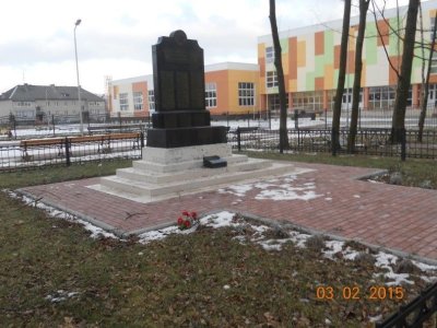 Братская могила советских воинов, погибших при взятии города Лабиау в январе 1945 года /  / Калининградская область