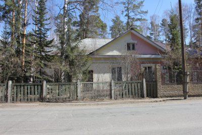 Дом, где жил директор химкомбината "Маяк" Семенов Н.А. /  / Челябинская область