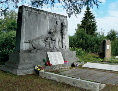 Братская могила советских военнопленных, замученных фашистскими захватчиками в 1944 г. /  / Республика Карелия