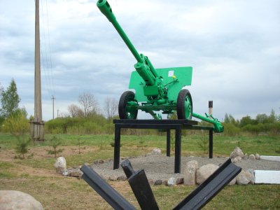 122-мм пушка – памятник воинской славы /  / Новгородская область