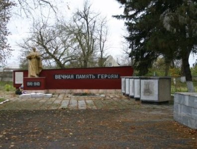 Братcкая могила. Похоронено 40 человек. Памятник типовой /  / Кабардино-Балкарская республика