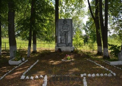 Братская могила воинов Советской Армии, погибших в 1941-1943 гг. в боях за деревню Белый Бор /  / Новгородская область