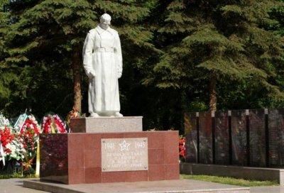 Братская могила  советских  воинов, умерших от ран в госпиталях /  / Тверская область