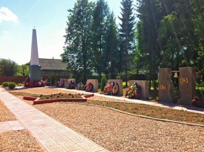 Воинское кладбище (одна братская и 20 индивидуальных могил) /  / Тверская область