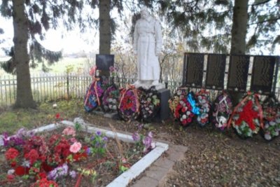 Воинское кладбище (13 братских могил) /  / Тверская область