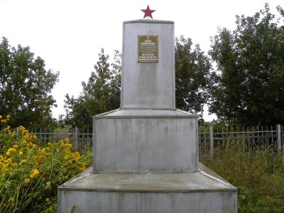 Братская могила 14 гомельских железнодорожников, погибших в бою с белочехами в июле 1918 г. /  / Оренбургская область