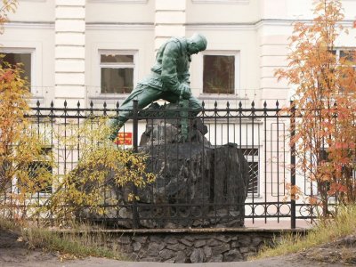Памятник трудовой славы строителям Северного флота /  / Мурманская область