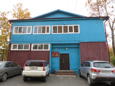 Здание, где находилось посольство МНР, ныне - Министерство здравоохранения. Первый в Кызыле дом, построенный тувинцами в 1934 г. /  / Республика Тыва