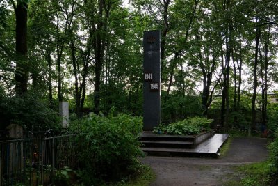 Братская могила 30000 жертв немецко-фашистских захватчиков /  / Псковская область
