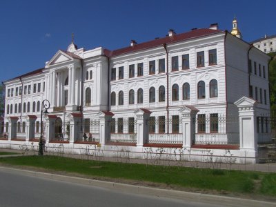 Здание мужской гимназии, в которой в разные годы преподавал Менделееев Дмитрий Иванович /  / Тюменская область