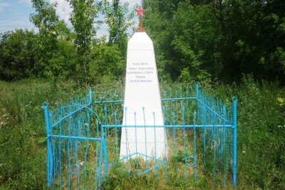 Могила первого председателя сельского Совета Григория Нефедовича Рязанова, погибшего в 1921 г. от рук банды /  / Оренбургская область