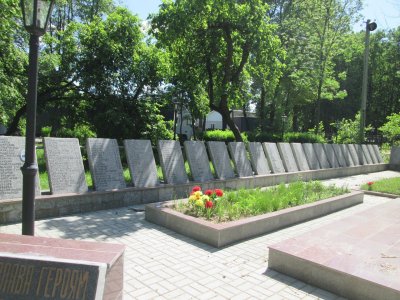 Братская могила 1374 советских граждан, расстрелянных гитлеровцами в 1941-1943 гг. /  / Смоленская область