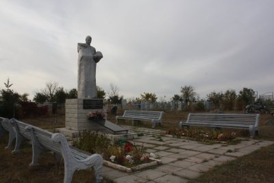 Братская могила бойцов, погибших от ран в госпиталях г. Славгорода /  / Алтайский край