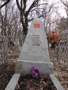 Братская могила 3 морских летчиков, погибших в боях с фашистскими захватчиками /  / Краснодарский край