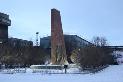 Памятник портовикам, погибшим в годы Великой Отечественной войны на трудовом посту /  / Мурманская область
