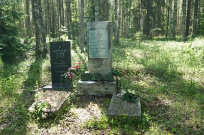 Братская могила советских воинов, погибших в боях за Родину в марте 1940 г. /  / Республика Карелия