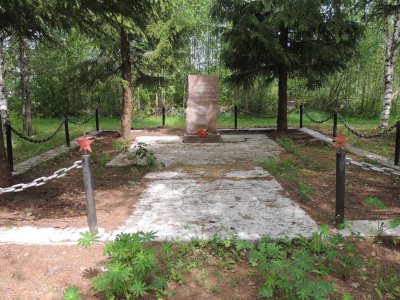 Братская могила советских пограничников, погибших в годы Великой Отечественной войны /  / Республика Карелия