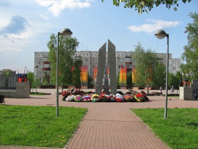 Братская могила, в которой захоронено 23 человека - жертвы эсеро-меньшевистского мятежа 1921 г. /  / Ханты-Мансийский автономный округ — Югра