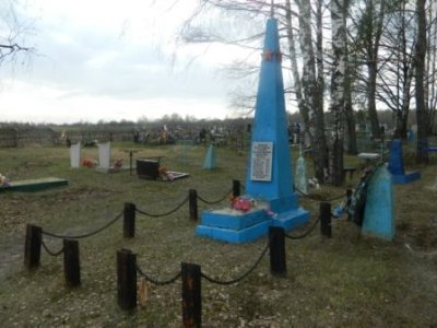 Братская могила 10 советских воинов, погибших в 1943 году в боях с немецко-фашистскими захватчиками /  / Брянская область
