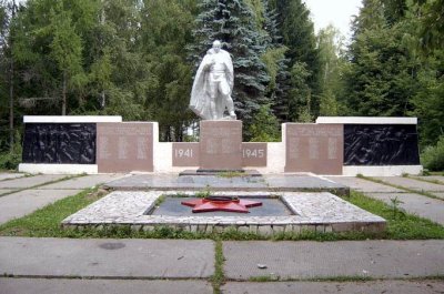 Братская могила с захоронением воинов, погибших в период Великой Отечественной войны 1941—1945 гг. /  / Тульская область