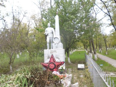 Братская могила 8500 воинов, погибших в 1942 - 1943 гг. при обороне Северного Кавказа /  / Ставропольский край