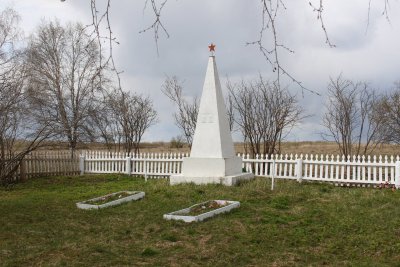 Братская могила 18 партизан, замученных колчаковскими карателями в марте 1919 г. /  / Красноярский край