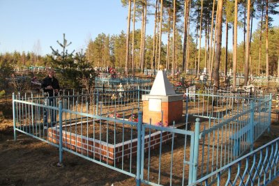 Братская могила мирных жителей, расстрелянных фашистами в 1942 г. /  / Псковская область